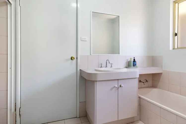 Beachfront 3-Bedroom Unit Near West Busselton Shops