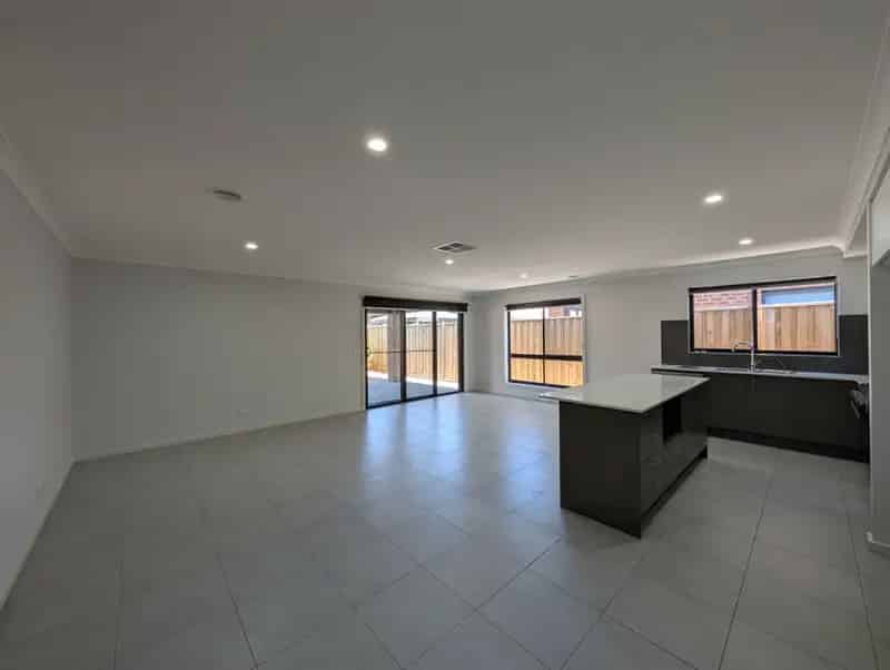 House For Rent , 14, Rochford Drive, Melbourne, Victoria