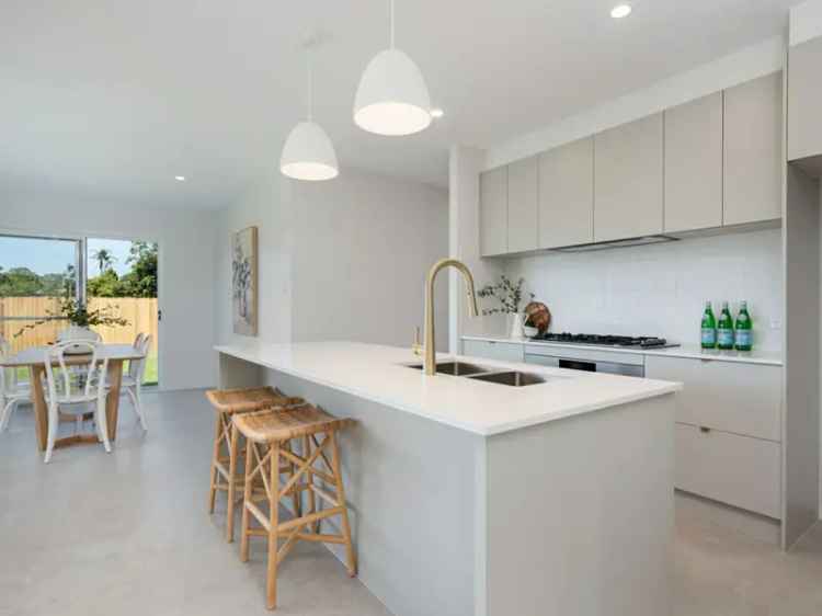 Contemporary Hinterland Haven in Maleny's Enclave