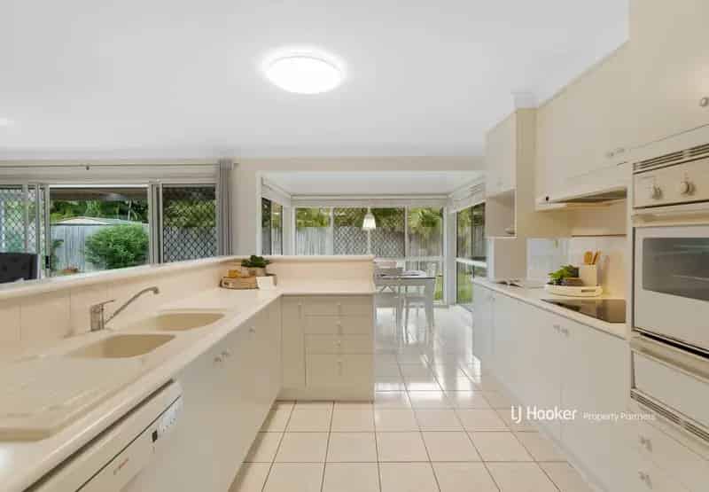 Rent family home in Calamvale with outdoor entertaining and four bedrooms