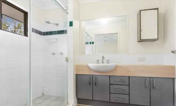 Modern Townhouse in Peaceful Bushland Setting