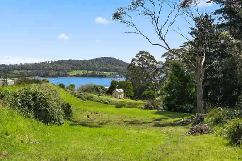 Buy Residential Land in Nubeena with Beach Proximity and Family Amenities