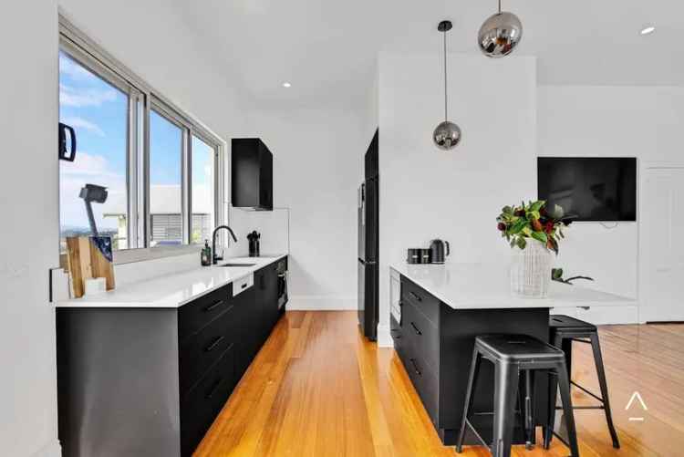 Lease Beautiful 3 Bedroom House in East Launceston with Stunning Views