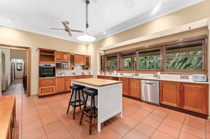 SOUGHT AFTER UNIQUE ACREAGE PROPERTY