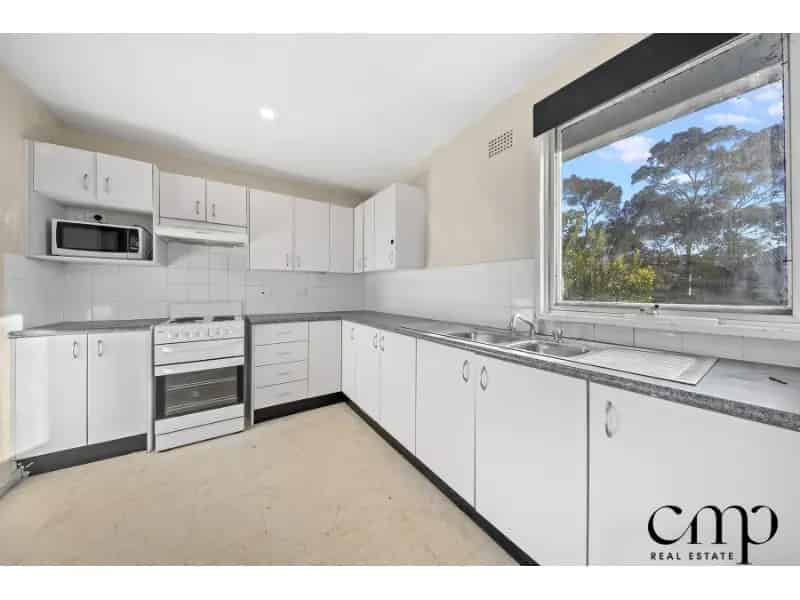 Discover This Cozy 3 Bedroom House, Perfect For Families Or Professionals.