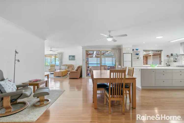 Modern Family Retreat in Ulladulla - 5 Beds, Large Patio, Central Location