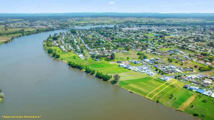 ONE OF THE LAST RIVERFRONT BLOCKS OF ITS KIND