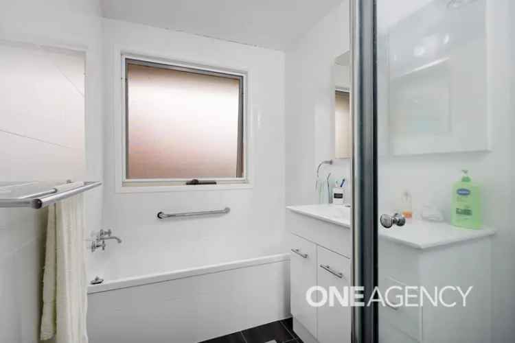 3 Bed Family Home Glenfield Park Updated Kitchen Bathroom