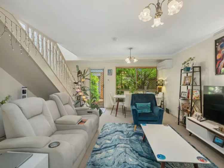 Spacious Kedron Townhouse with Resort Amenities Near Schools