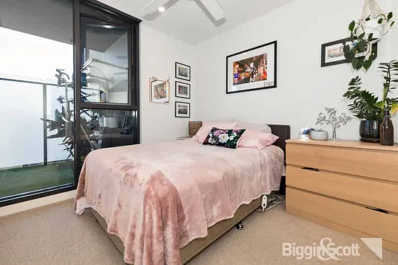 2 rooms apartment of 242 m² in Melbourne