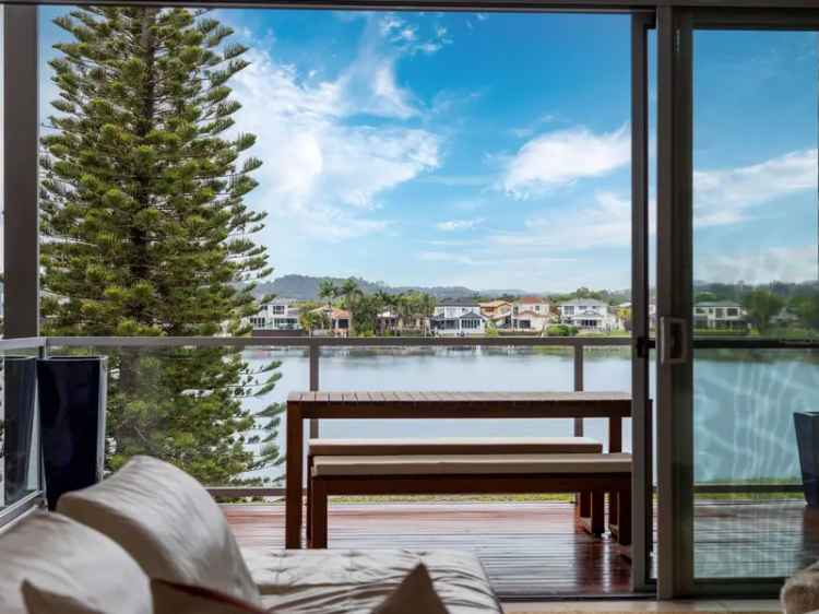 The Ultimate Lakeside Terrace Home- No Body Corp Fees