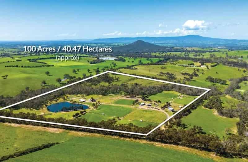 Buy rural property with equine facilities and two homes near Kilmore
