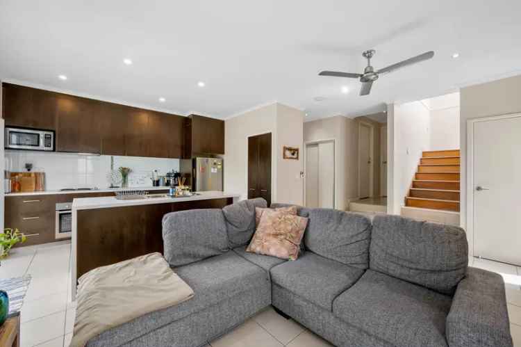 Modern 3 Bedroom Townhouse in New Auckland