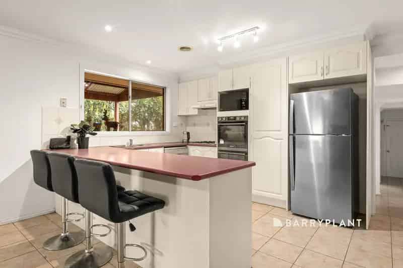 LARGE FAMILY HOME!