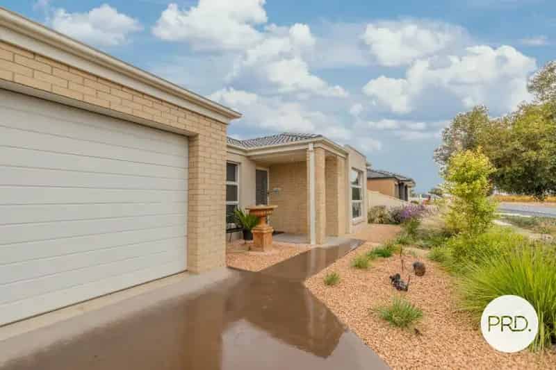MODERN LIVING - LEASE BREAK