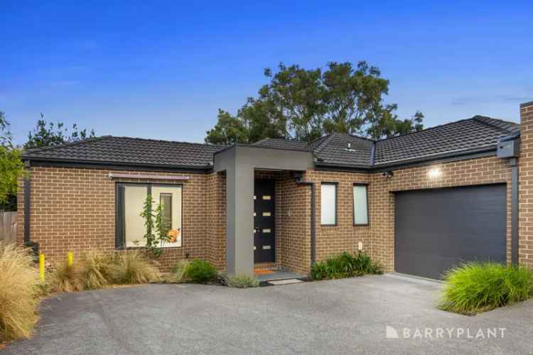 Modern 3-Bedroom Home near Mountain Gate Shopping Centre