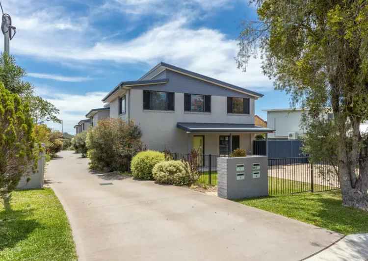 Modern Townhouse Stylish Living Near Taree West School