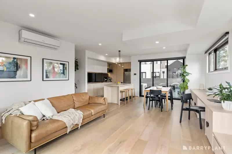 Contemporary Elegance in a Prime Sunshine Location.