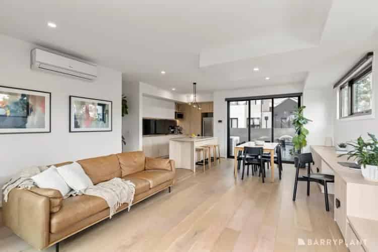 Contemporary Elegance in a Prime Sunshine Location.