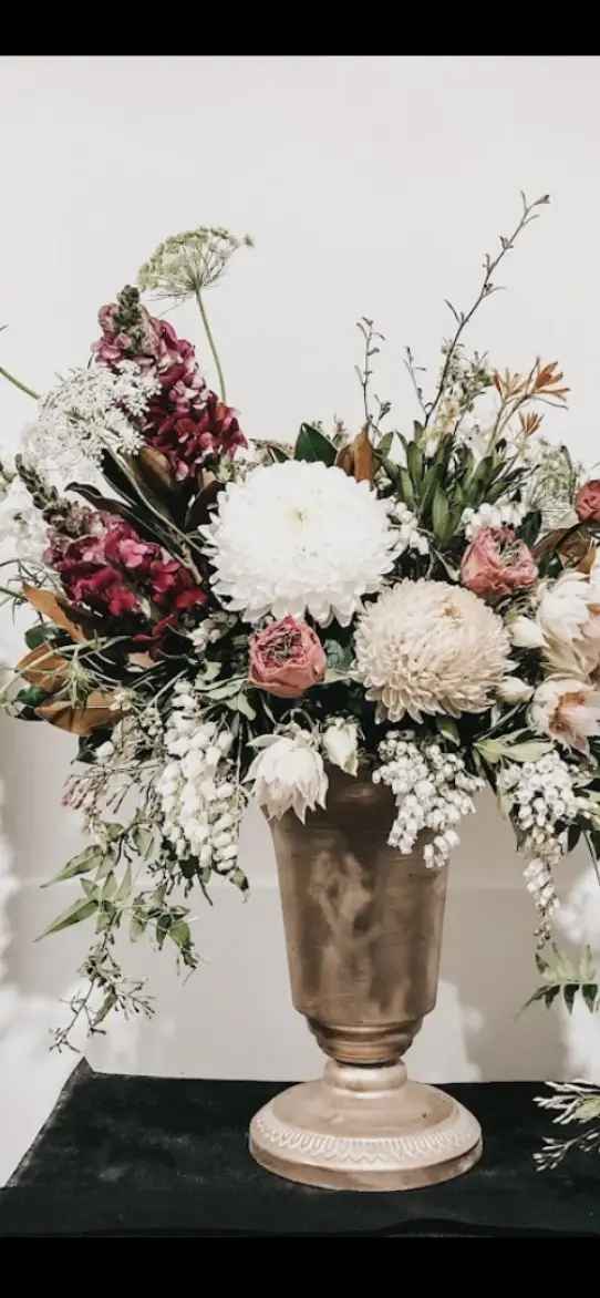 Buy profitable florist business in Noosaville with great features