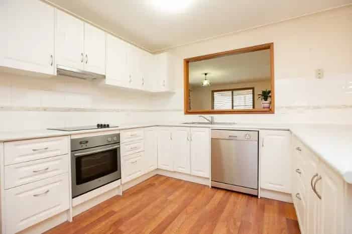 SPACIOUS FAMILY HOME LOCATED IN HILLVUE
