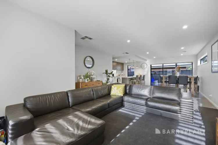 Modern stylish home in popular Whirrakee Estate