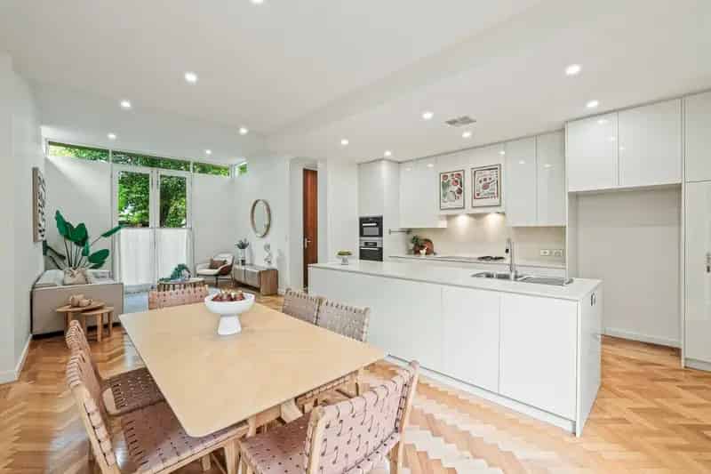 Sophisticated City-Fringe Luxury on Stanley Street