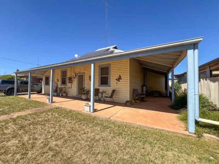 Energy-Efficient Home with Spacious Shed & Rear Lane Access