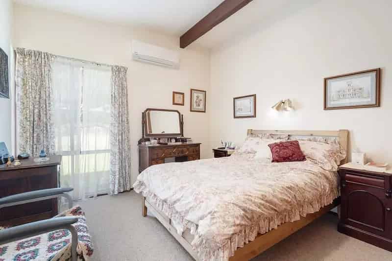 Lease Family House in Asquith with Bushland Backdrop and Alfresco Spaces