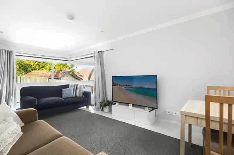 Lease 5 bedroom house Seaforth with stunning harbour views