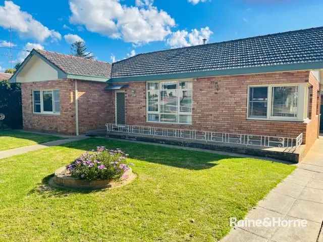 Family Home Near Shops and Parks