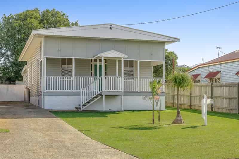 Buy cottage in Newtown with modern features and spacious yard