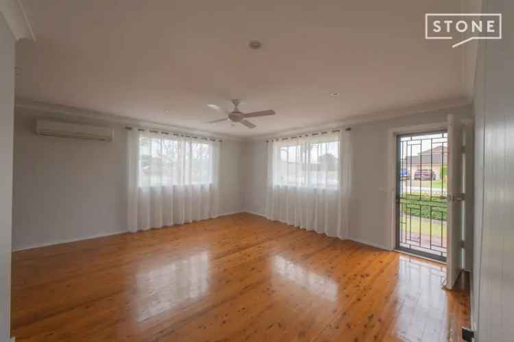 3 Bed House Heddon Greta NSW - Polished Floors, Renovated Bathroom, Double Garage