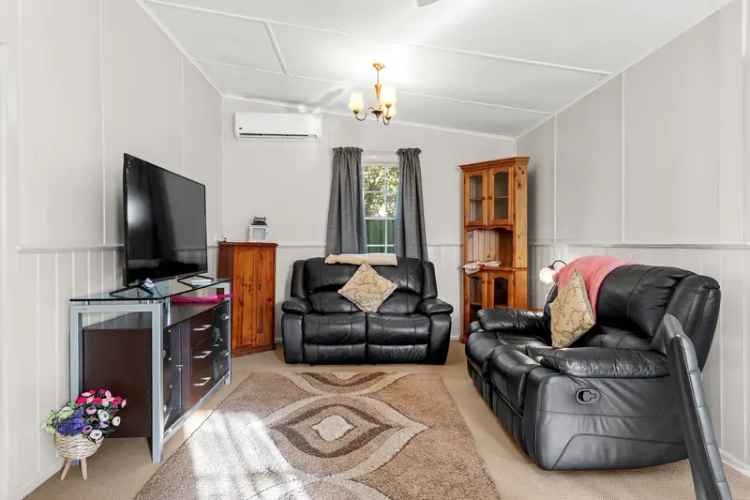 Renovated 2 Bedroom Cottage in a Superb Location