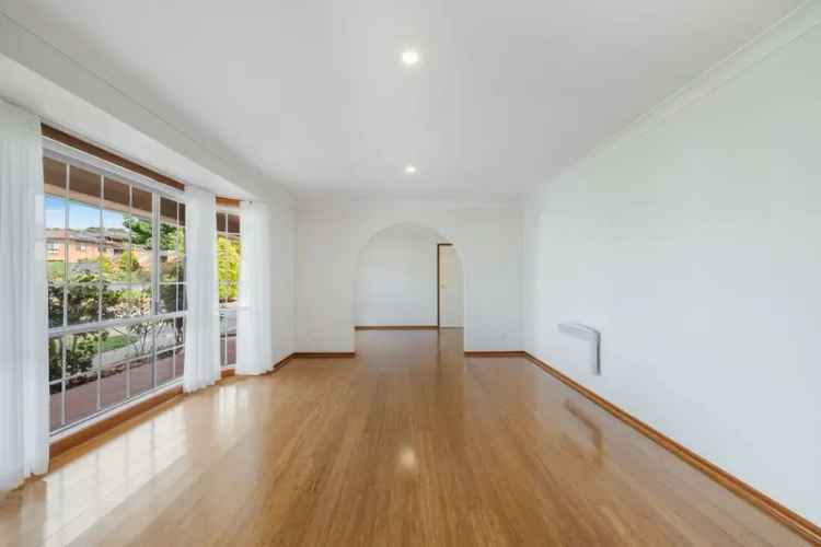 Lease Beautifully Updated House in Lyneham with Modern Living Features