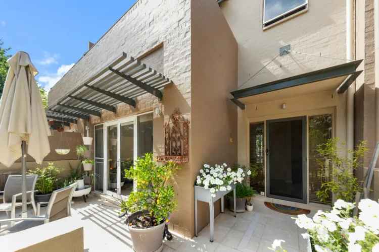 Excellent Townhouse Near OConnor Oval