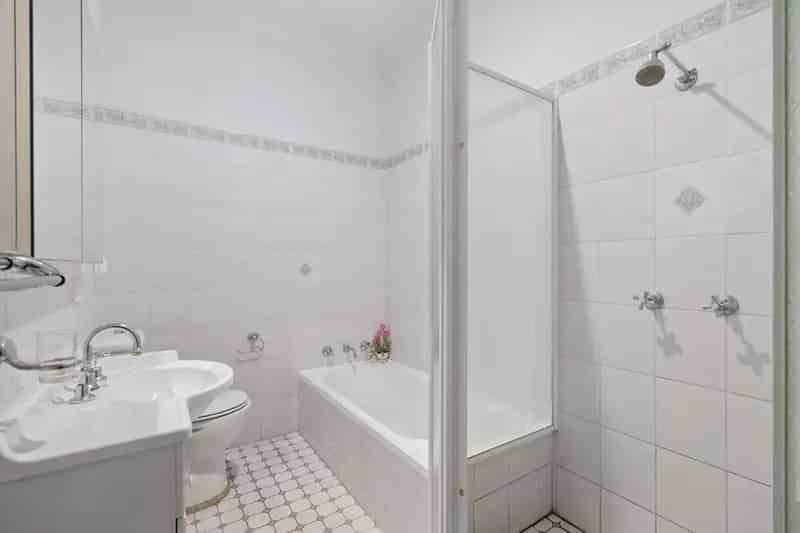Real Estate For Lease - 7 Oramzi Road - Girraween , NSW