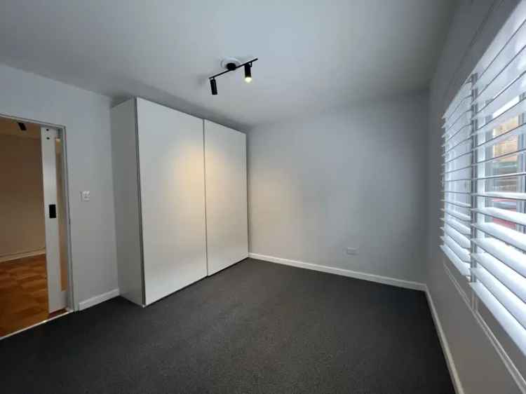 Bright Studio Apartment in Preston near Market and Train Station