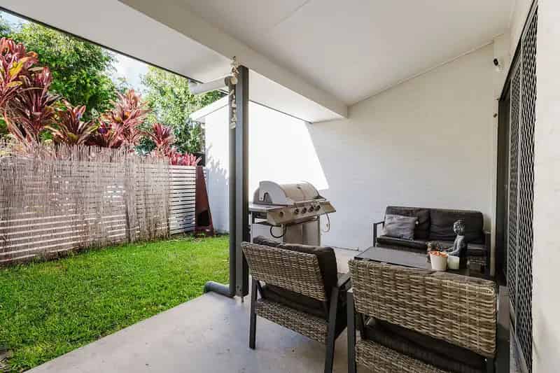 Stylish & Contemporary Townhouse - Modern Living at Its Best!