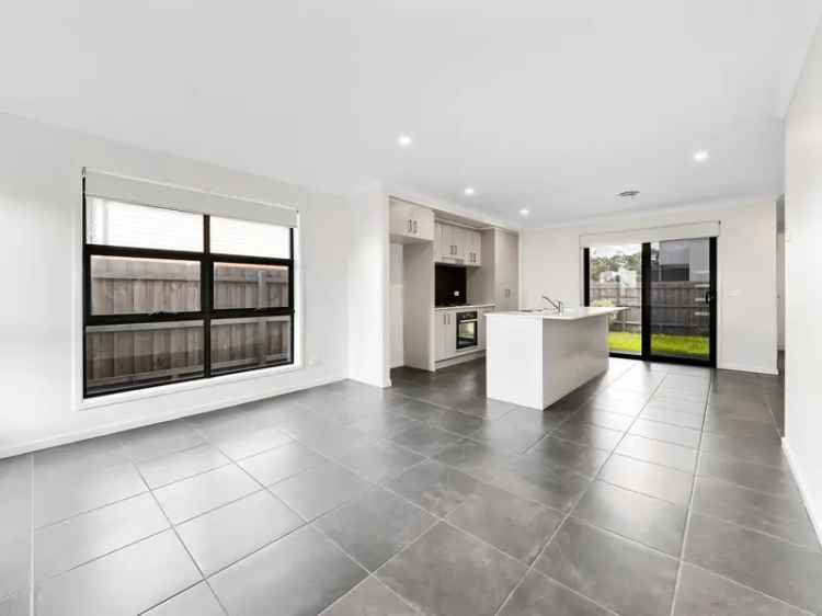 Stylish Modern Living in Clyde North - 16 Mattamber Street, Clyde North