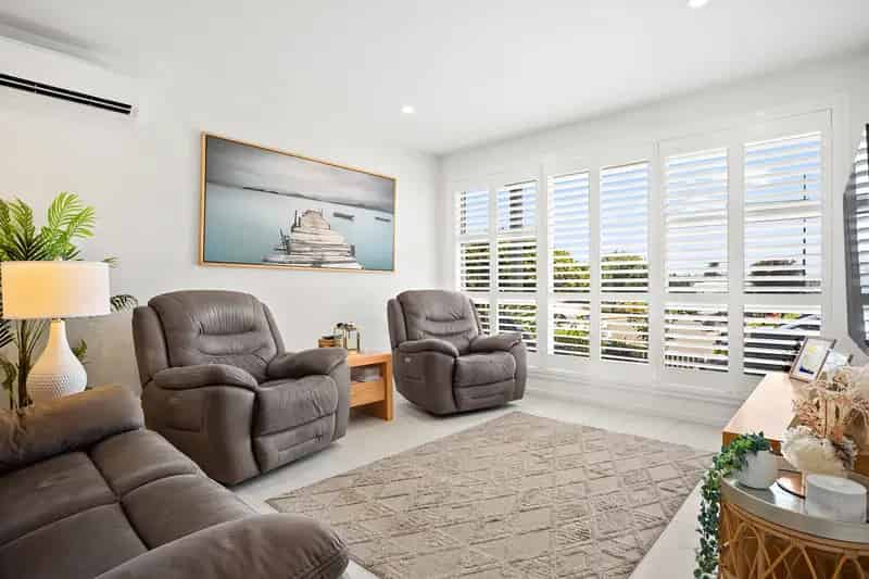 Luxury buy home Shell Cove with dual-income potential