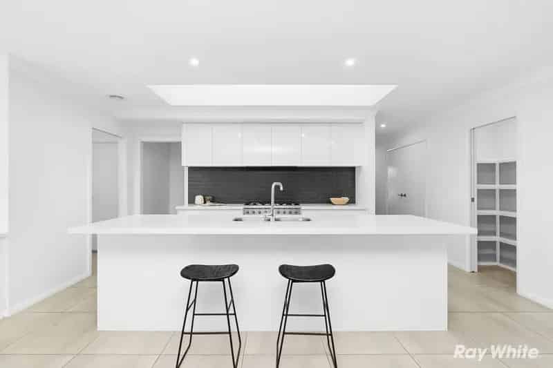 Stylish, Spacious & ready to move in!
