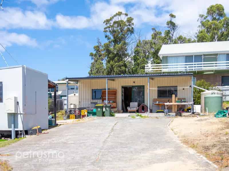 Approachable coastal retreat.