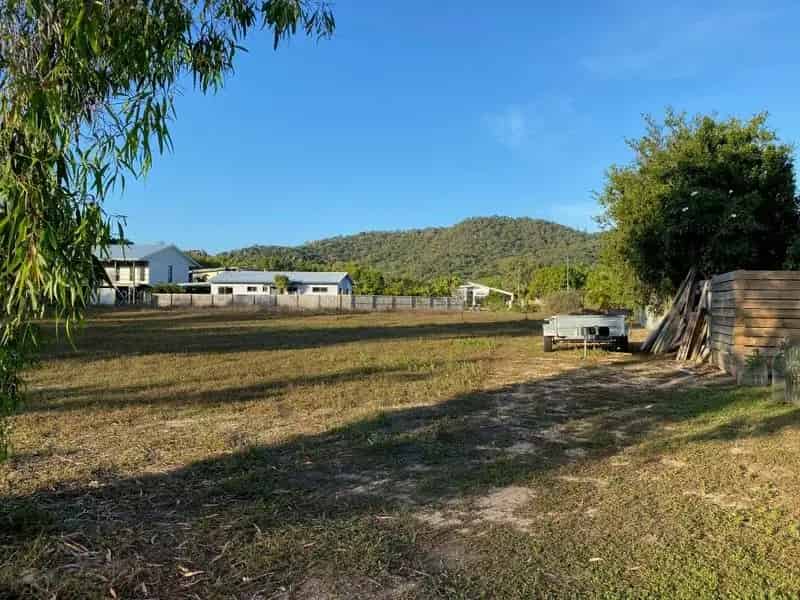 Build your dream home on a beach block in Magnetic Island