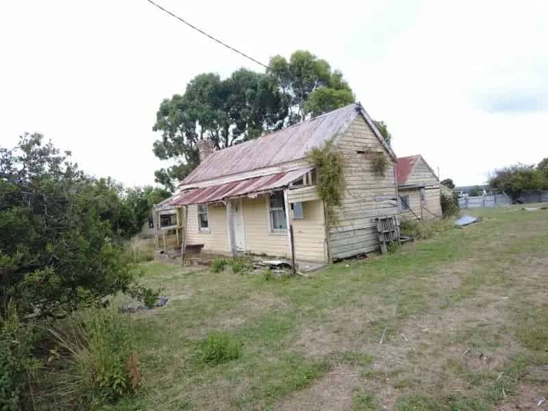 Prime Development Opportunity in the Heart of Gladstone!