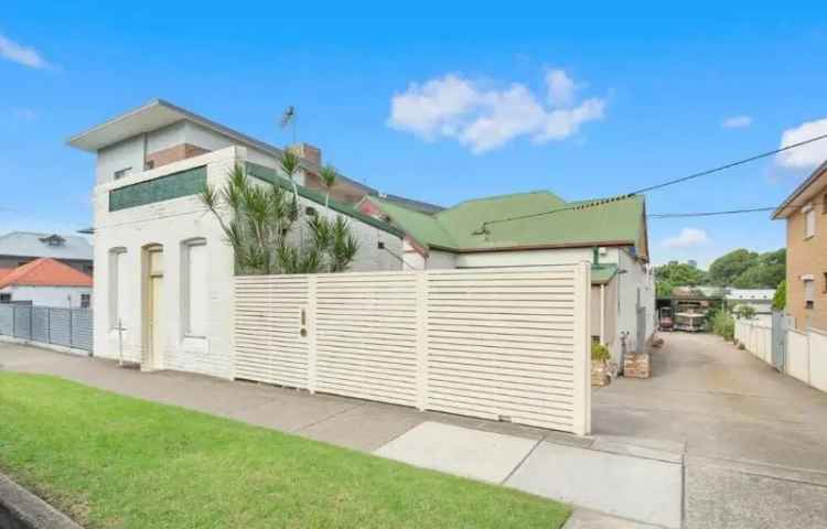 3 Bedroom House 349m² Family Home in Sydney