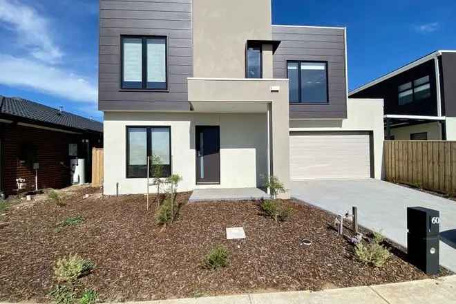 Near New Townhouse 3 Bed 2 Bath Modern Kitchen