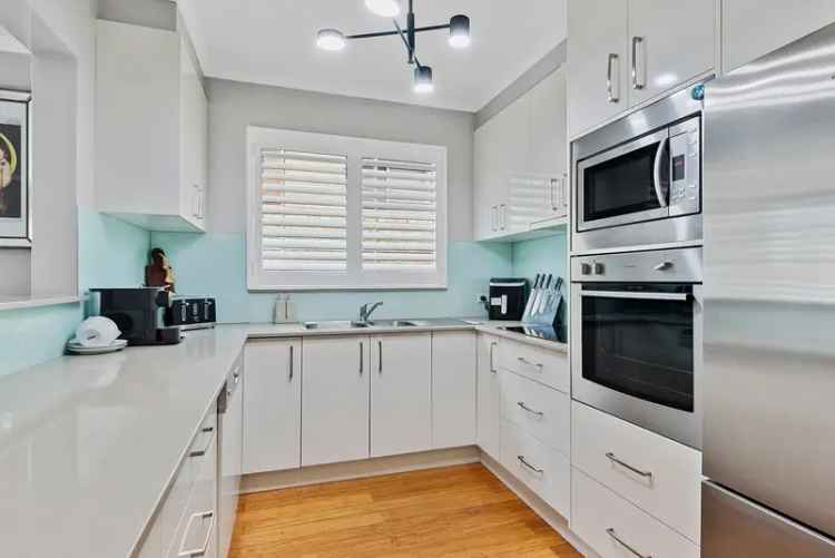 Renovated 2-Bedroom Apartment Near Gladesville