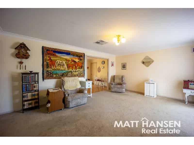 Modern 3-Bedroom Rental House In Serene Dubbo Neighborhood