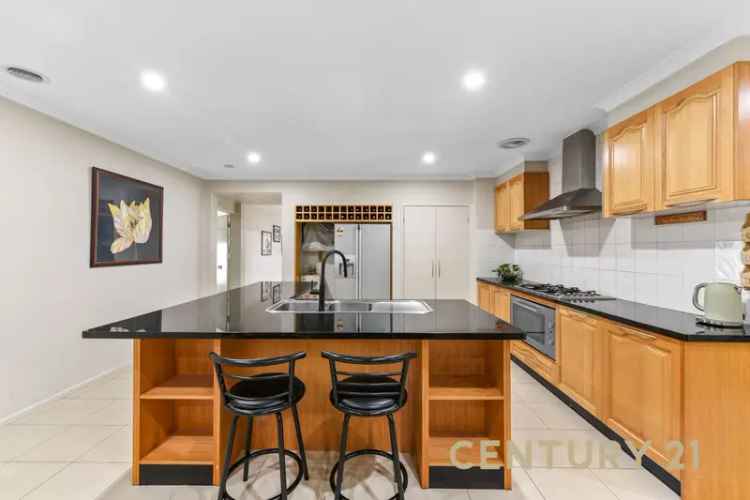 Auction beautiful house in Noble Park with five bedrooms and garage